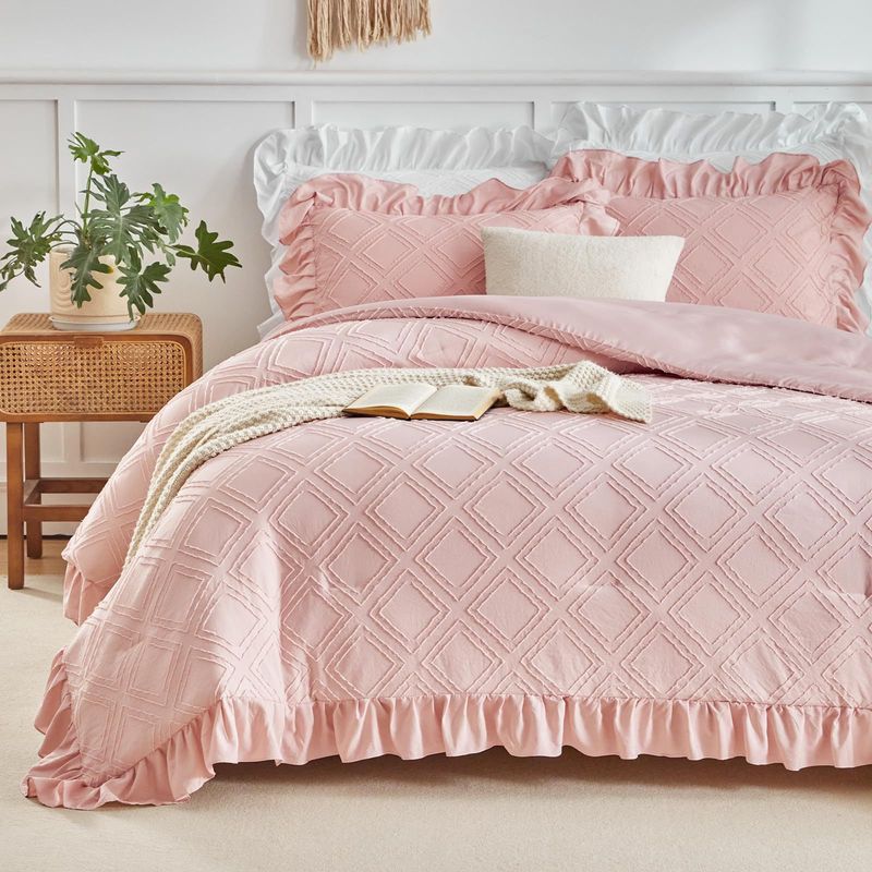 Light Pink Ruffled Diamond Embroidery Tufts Breathable Queen Size Comforter Sets, All-Season Down-Alternative 3-Piece Bedding Set_voghion.com