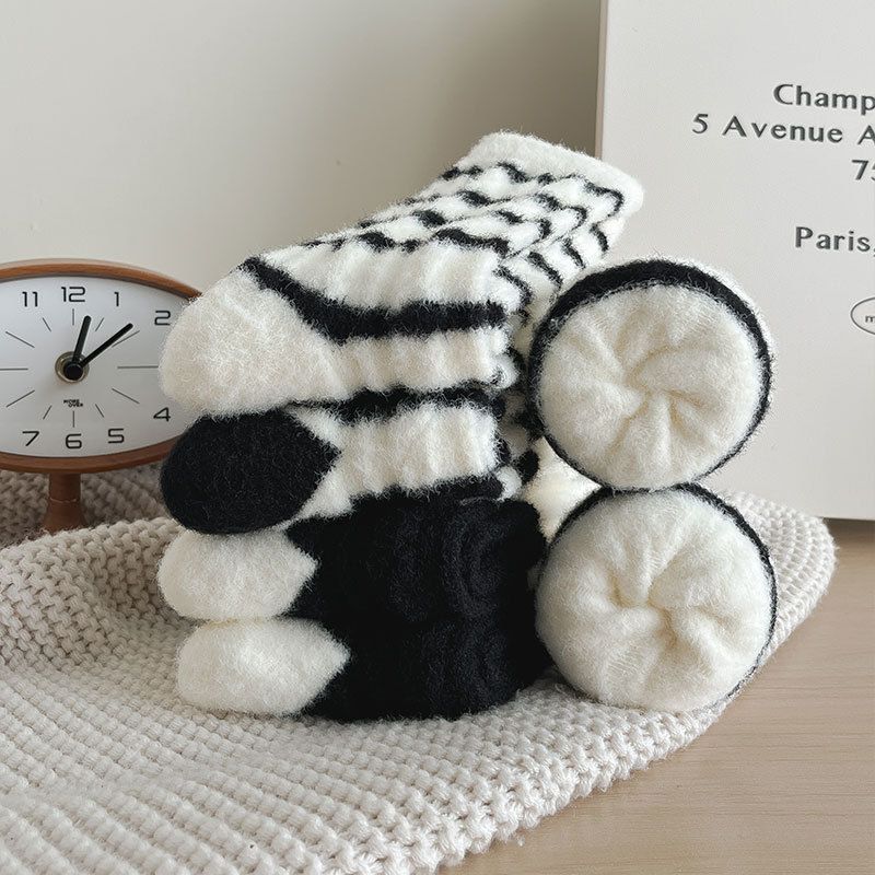 New winter Australian velvet mid tube socks, thick and warm women's floor socks, black and white striped pile socks, towel socks_voghion.com