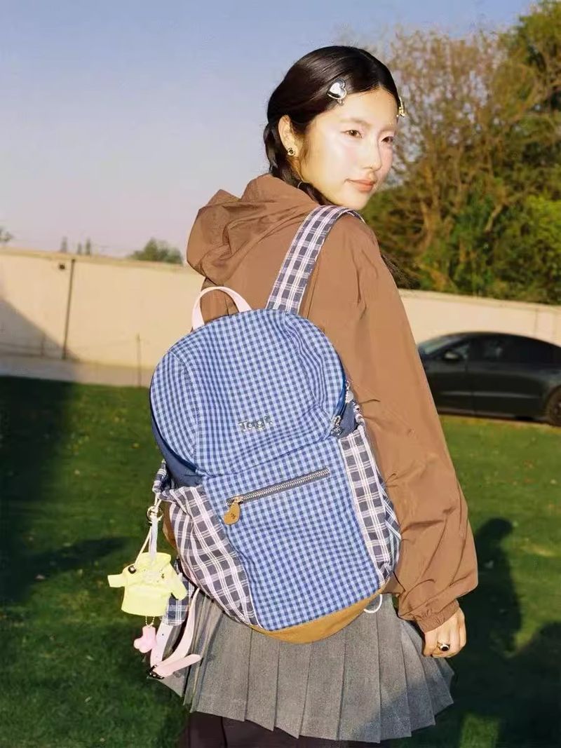 2025 New Bread Bag Casual Large Capacity Adjustable Shoulder Strap Travel Commuter Plaid Backpack Fashionable Hundred Shoulder Bag_voghion.com