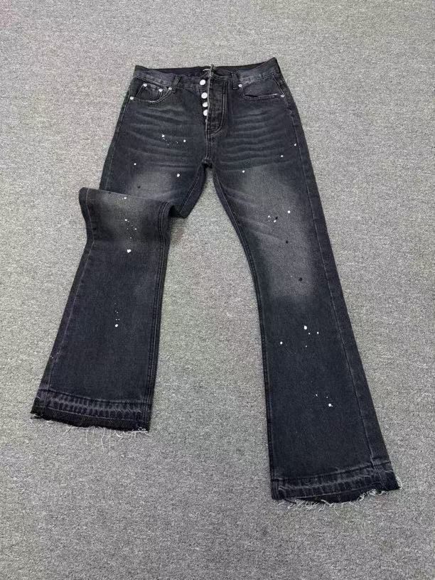 "Herren-Retro-Schlagjeans – AFR-inspiriertes verwaschenes Schwarz | Tintenspritzer & Katzenschnurrhaar-Details | Destroyed-Textur & gestapelter Saum"_voghion.com
