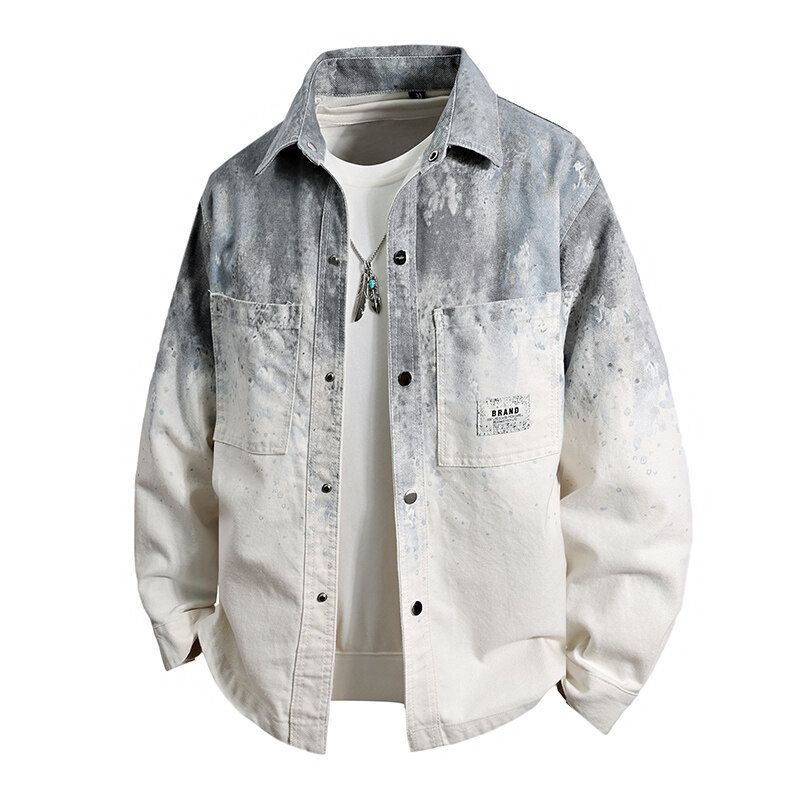 Giacca casual da uomo in denim con colletto a camicia sfumato tie-dye di tendenza primavera 2025_voghion.com