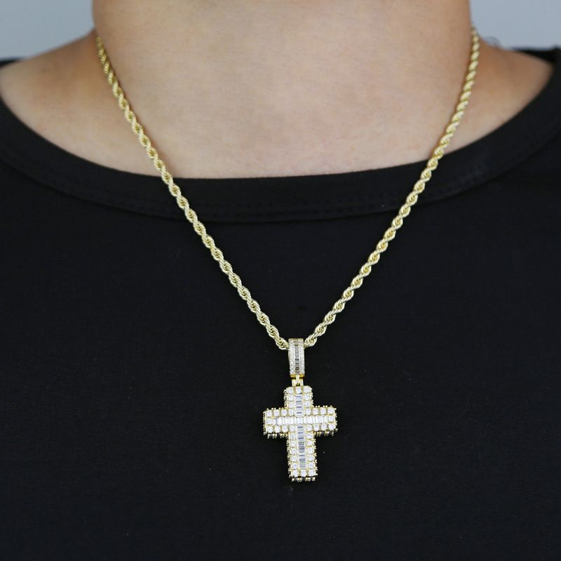 Neien Hip-Hop Kräizanhänger mat ageleetem Zirkon a Gold a Sëlwer am Punk-Stil Halskette fir One Piece_voghion.com