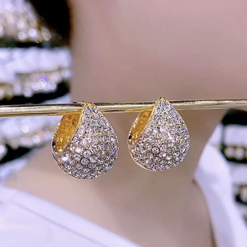 Orecchini di alta qualità rossi con goccia d'acqua e diamanti pieni di nuova moda 2023_voghion.com