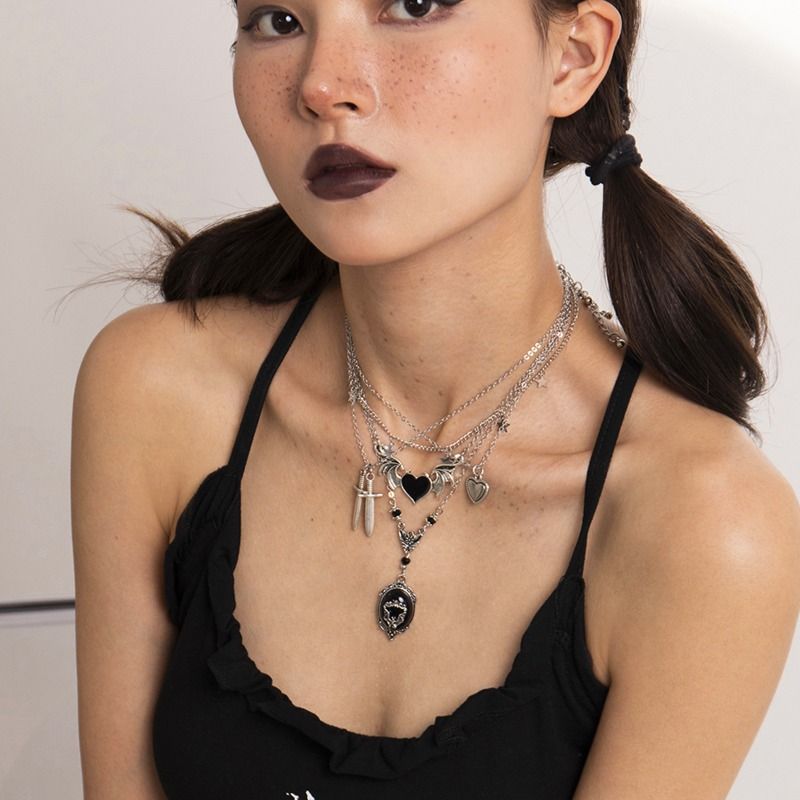 Set di collane gotiche a strati color argento per donna, collana multifilo con ciondolo a forma di cuore scuro punk, ala e pugnale, gioiello di tendenza della sottocultura alternativa_voghion.com