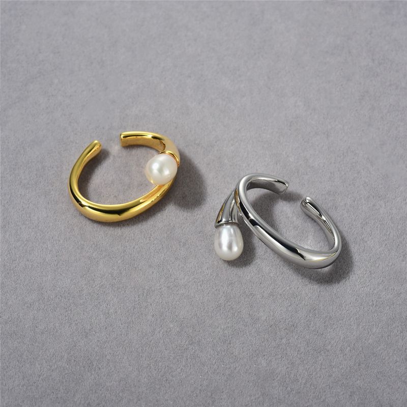 Damenschmuck Eleganter französischer Retro-Ohrclip aus vergoldetem Messing mit Perlen für Frauen, schicker und minimalistischer geometrischer Ohrringclip_voghion.com