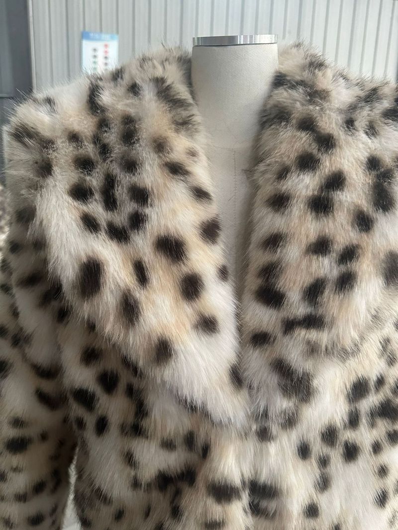 Damenbekleidung Eleganter Kunstpelzmantel mit Leopardenmuster und Reverskragen – Wintermode für Damen (S/M/L)_voghion.com