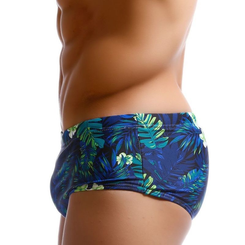 UXH Nordic Men's Green Leaf Fashion Sexy Underwire Enhancing Swim Trunks Summer Trendy Beach Boxer Shorts_voghion.com