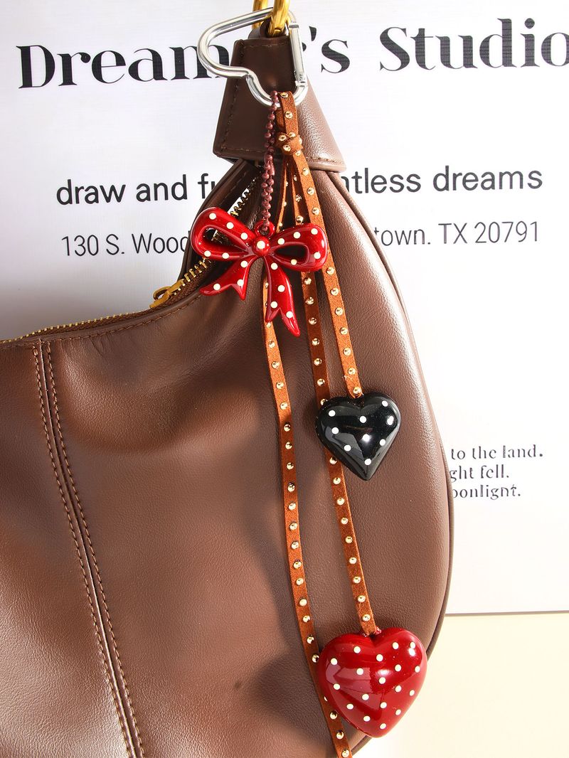 Breloques de sac faites à la main, pendentif de sac créatif en forme d'ourson avec nœud d'amour, porte-clés, pendentif de téléphone portable_voghion.com