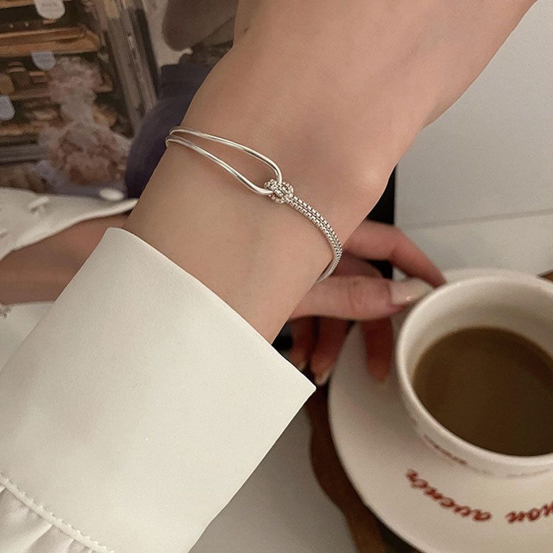 Minimalistisk design, knuten Sterg Sier modern och avslappnad för kvinnor i 2024 ny koreansk East Gate Instagram-stil_voghion.com