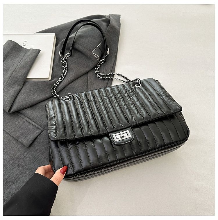 Modische Plissee Für Frauen Neue 2023 Winter Kleine Duftenden Stil Diamant Grid Kette Diagonal Spanne Schulter Tasche_voghion.com