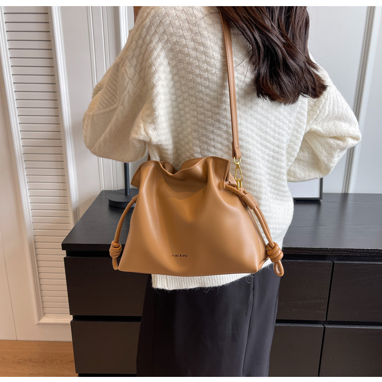 2023 Nuova vendita calda di nicchia Design High-end Borsa a secchiello Borsa da donna di grande capacità Borsa a tracolla semplice urbana_voghion.com