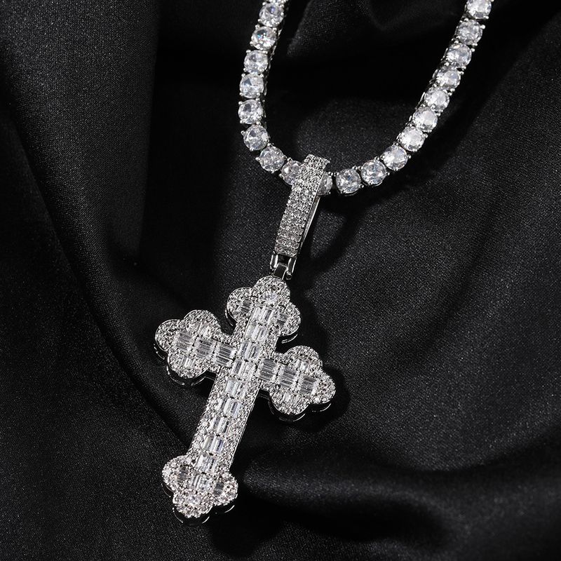 Collana con ciondolo a forma di croce hip hop da uomo e da donna, con dettagli in diamanti e catena intrecciata per uno stile streetwear alla moda._voghion.com