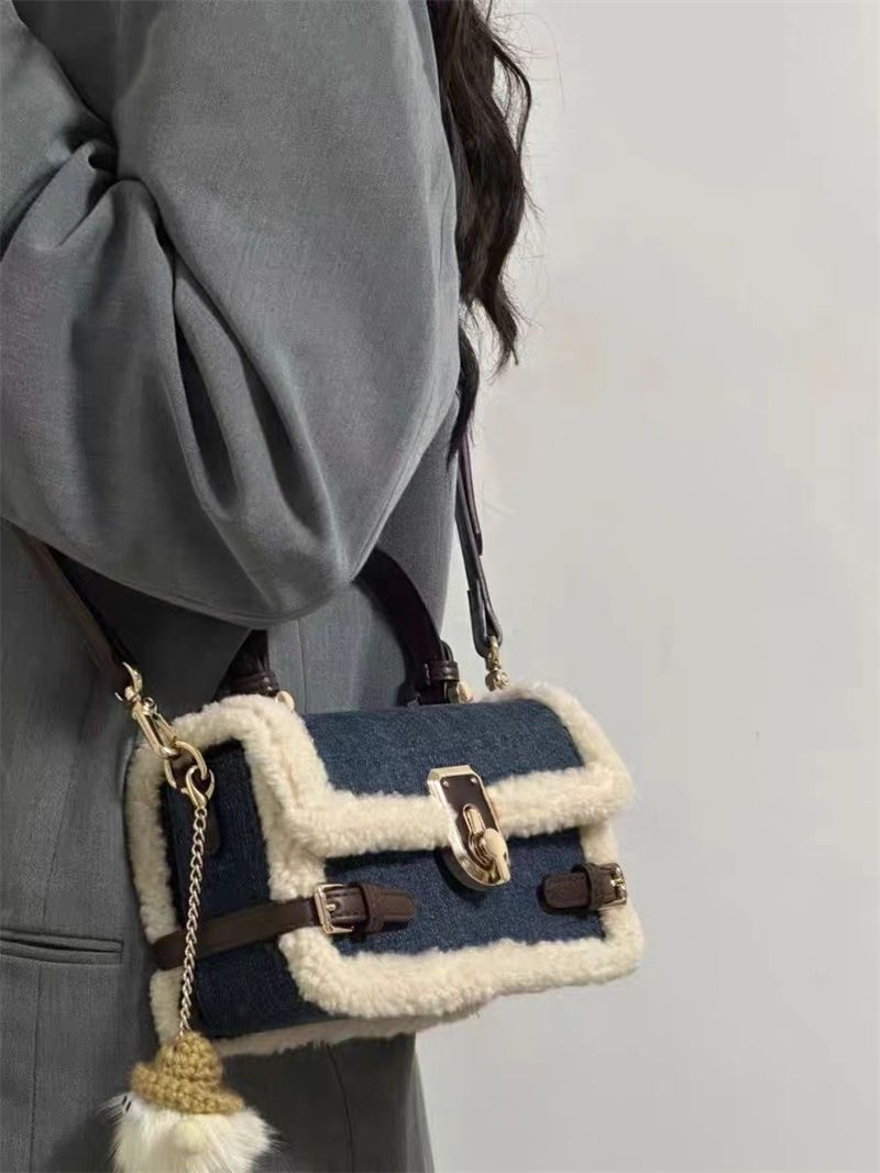 Shearling 2025 Fashion Fall/Winter Snap-Closure Shoulder Bag_voghion.com