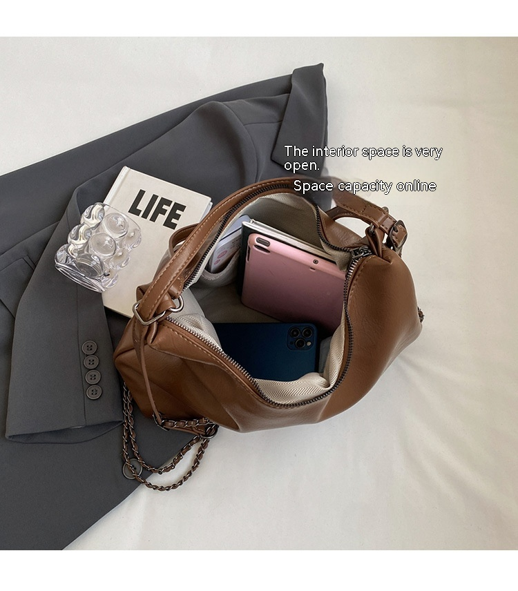 2024 Light Luxury Creative Women's New Cool And Trendy Saddle Bag Fashion Large Capacity Shoulder Bag Solid Color Handbag_voghion.com