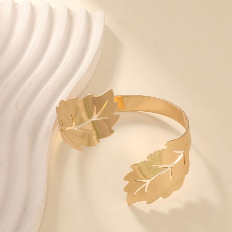 Braccialetto geometrico aperto regolabile alla moda con farfalla larga e cava in oro per donna_voghion.com