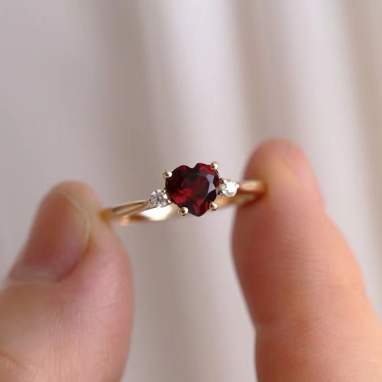 Three Heroes Set Heart Shaped Pigeon Blood Red Garnet Ring, Cute And Sweet, Rose Gold Plated Diamond Ring For Women_voghion.com