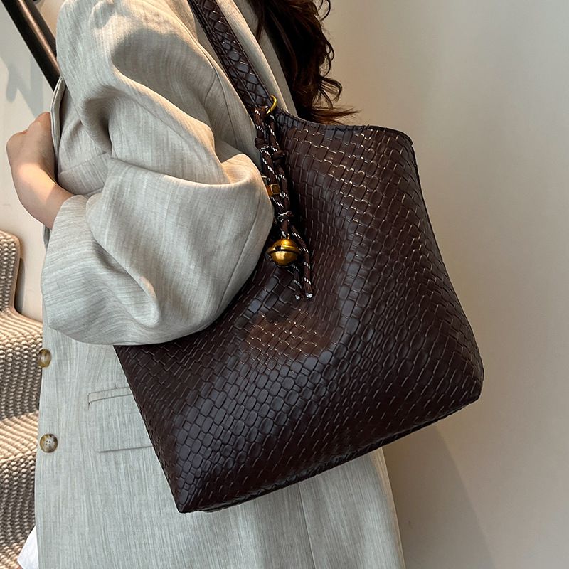 Borsa a tracolla da donna di grande capacità, nuova borsa tote versatile da portare sottobraccio, alla moda, per l'estate 2025_voghion.com