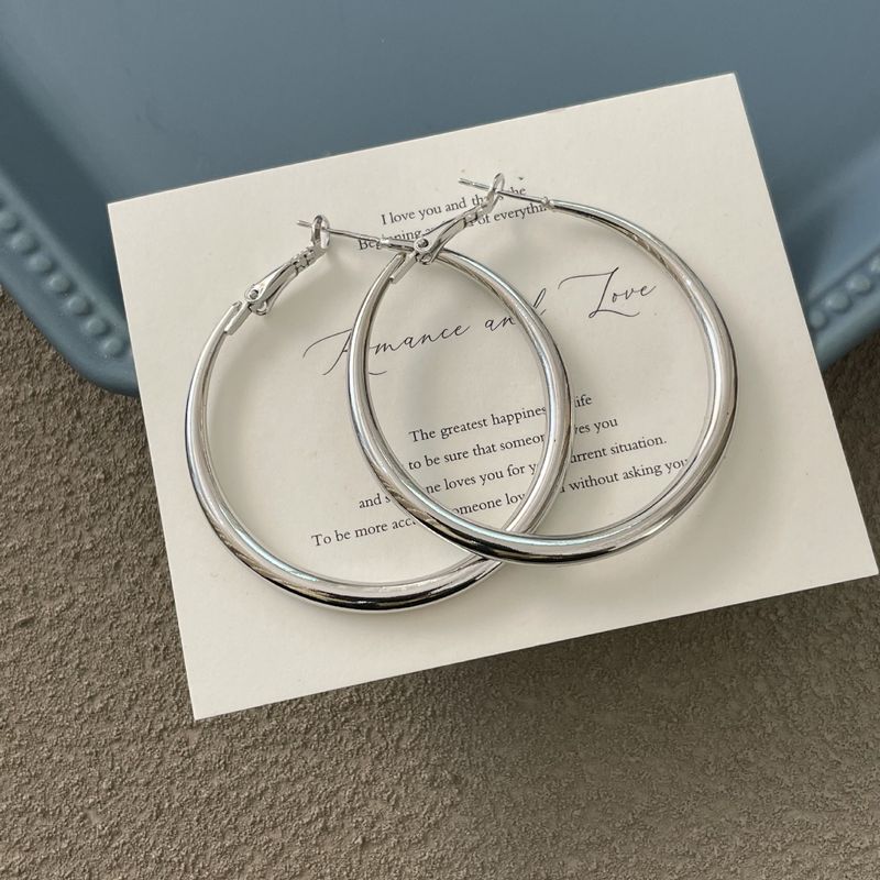 Orecchini a cerchio esagerati e spessi in metallo lucido argento per donna, nuovi orecchini a cerchio con design unico e alla moda._voghion.com
