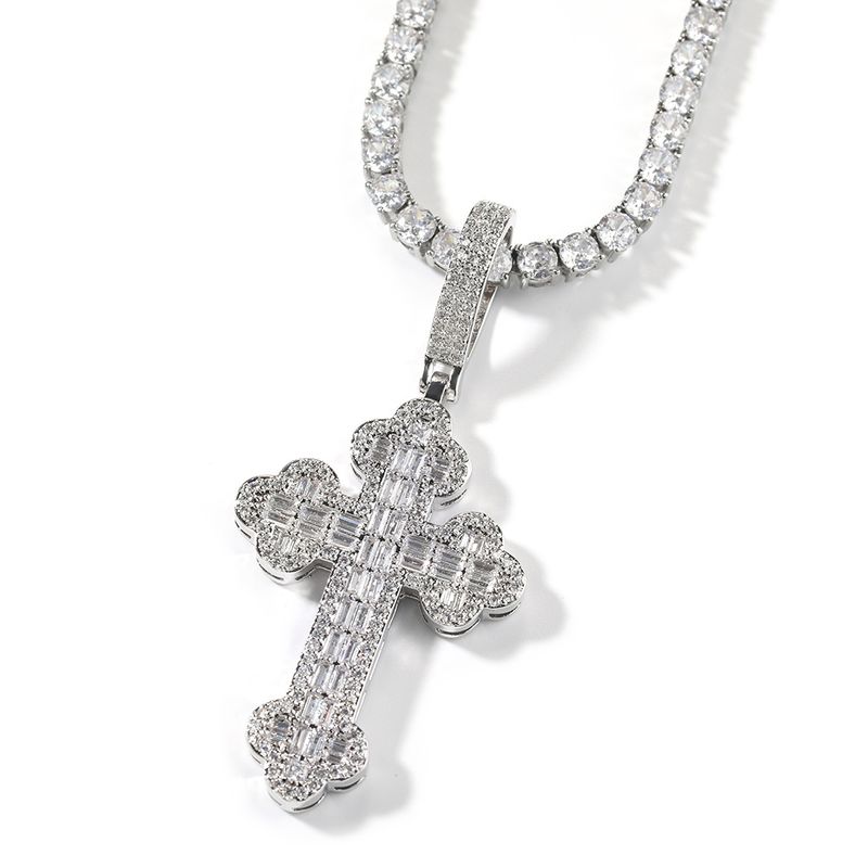 Collana con ciondolo a forma di croce hip hop da uomo e da donna, con dettagli in diamanti e catena intrecciata per uno stile streetwear alla moda._voghion.com