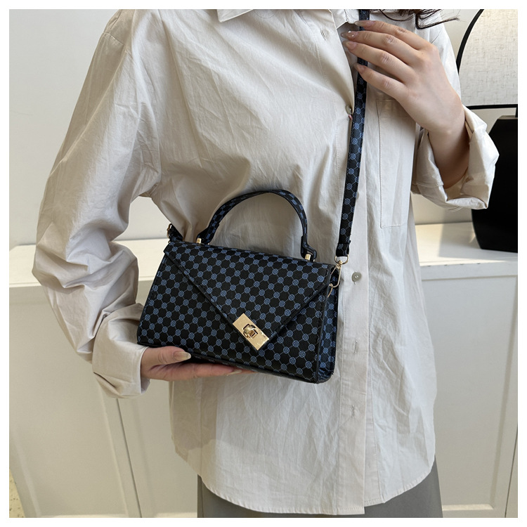 Retro Simple Small Square Bag 2023 Summer Fashion Printing Shoulder Bag Casual Commuting Messenger Bag Western Style Handbag_voghion.com