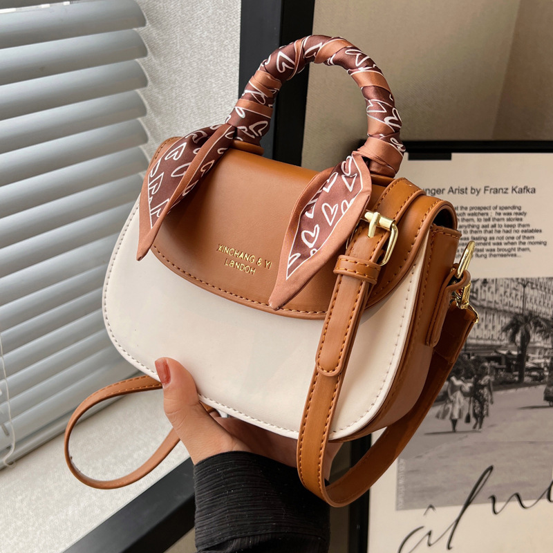 High-end Niche Design Handbag Bag Female 2023 Spring And Summer New Fashion retro Messenger bag texture small square bag_voghion.com