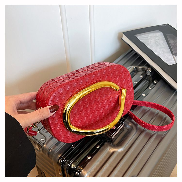 Borsa a tracolla versatile trapuntata da donna, nuova, alla moda, in acrilico, modello 2025, con conchiglia irregolare_voghion.com