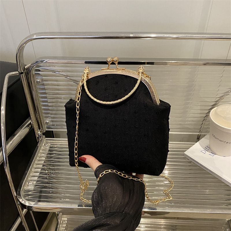 2025 Neue Single-Shoulder-Crossbody-Tasche im modischen Stil für Damen mit einfacher Textur und Kette_voghion.com