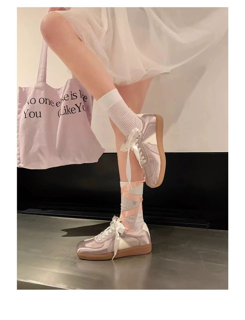 Ballerinarianism 2024 Frühjahr Neue Weiche Sohle Satin Quadratischen Kopf Innen Erhöhen Casual Vielseitige Deutsche Trainingsschuhe für_voghion.com