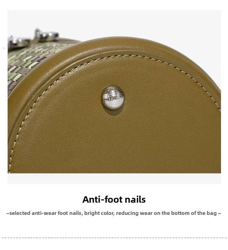 Borsa a mano da donna in denim lavato leggero, con design a blocchi di colore, intrecciata, borsa a tracolla cilindrica, 2025_voghion.com