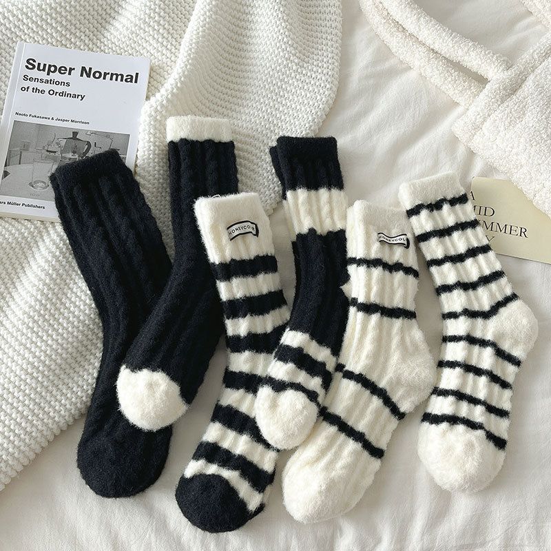 New winter Australian velvet mid tube socks, thick and warm women's floor socks, black and white striped pile socks, towel socks_voghion.com