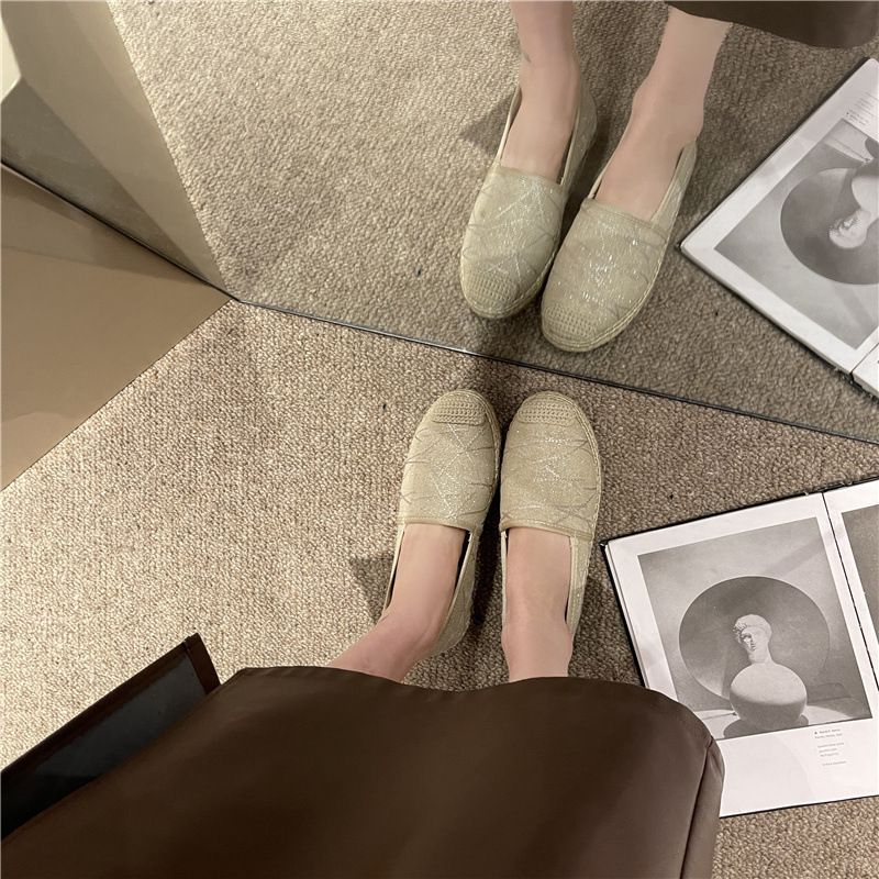 Xiaoxiangfengi kalamehe kingad naistele 2024. aasta uutele kevad- ja sügisrohuga kootud libisemisvastastele lameda põhjaga paksu tallaga kingadele_voghion.com