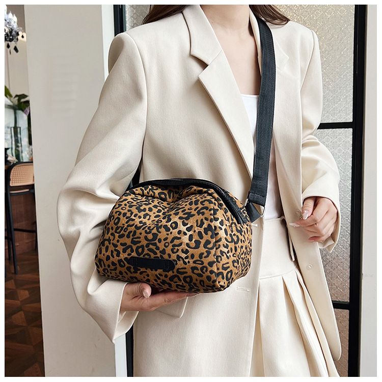 Borsa a tracolla in tela Shell Women 2025, nuova estate, semplice e versatile, con stampa leopardata._voghion.com