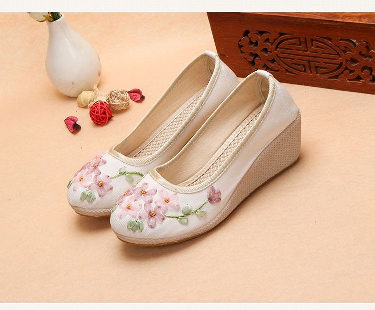 Damenschuhe im neuen Stil, alte Peking-Stoffschuhe, Keilabsatz, bestickte Schuhe im ethnischen Stil, chinesischer Stil, Hanfu-Schuhe, Retro-Damenschuhe mit hohem Absatz_voghion.com