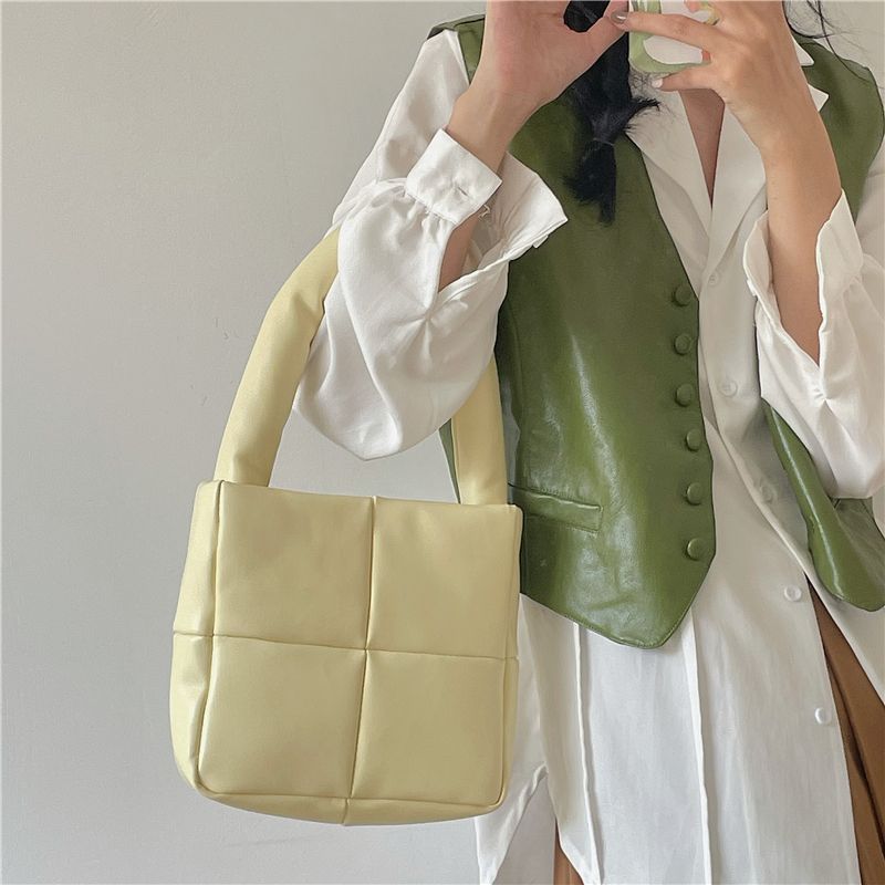 Einzigartiges Design Weiches Leder Damen 2024 Neue modische und vielseitige Handtasche, Textur Diamant Gitter gefüllt Baumwolle Quadrat_voghion.com