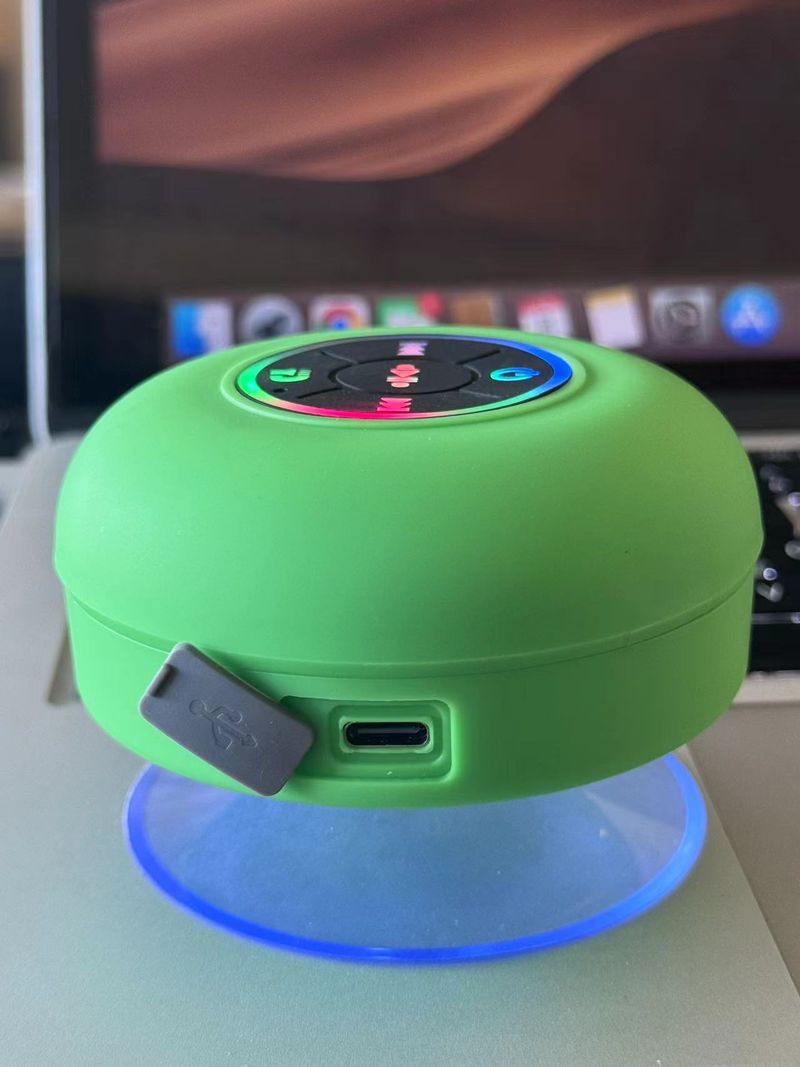 Enceinte Bluetooth sans fil portable et étanche avec LED colorées et ventouse pour salle de bain_voghion.com