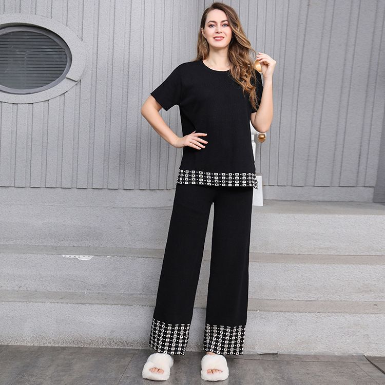 Damenbekleidung Sommer Neue einfache Mode Rundhalsausschnitt Einfarbig Kurzarmoberteile und Hosen Kontrastfarbener Rand Gestrickter Zweiteiliger Anzug_voghion.com