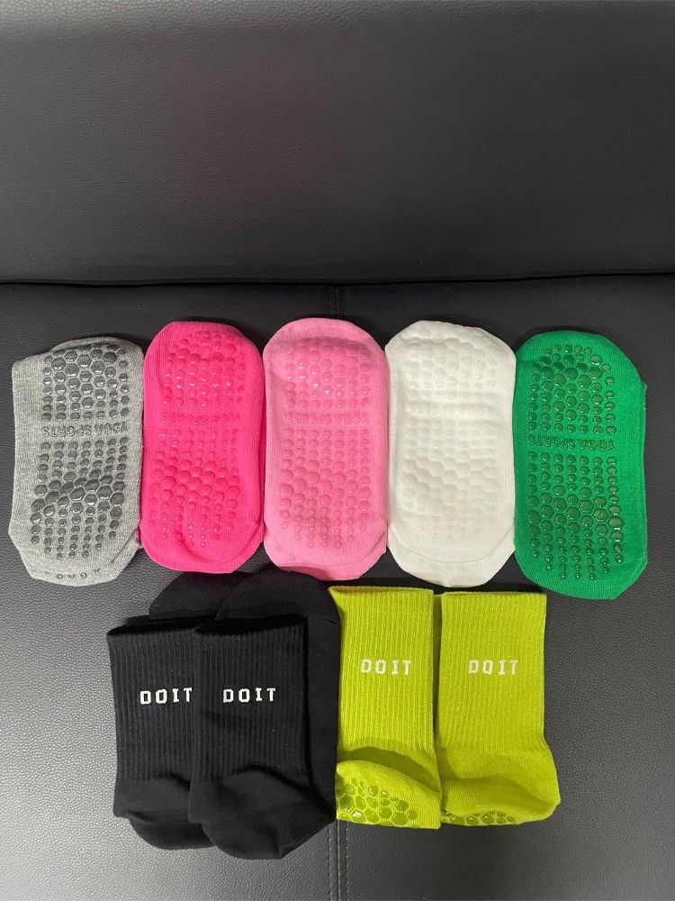 Surge Yoga For Women Indoor Fitness Mid-Calf Sports Anti-Pilling Jump Exercise Silicone Non-Slip Floor Pilates Socks_voghion.com
