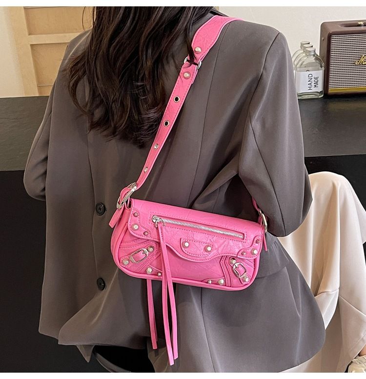 Séiss Cool Hot Girl Motorrad 2024 Summer Neie Stil Ënneraarm Hand Grip Muster Handtasche Personaliséiert Niet Schëllertasche_voghion.com
