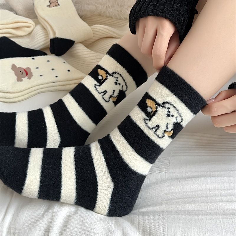 Calzini ricamati con cartoni animati da donna e da uomo - Calzini morbidi in pile australiano, spessi e caldi, a metà polpaccio, per la casa, l'inverno e l'uso quotidiano_voghion.com