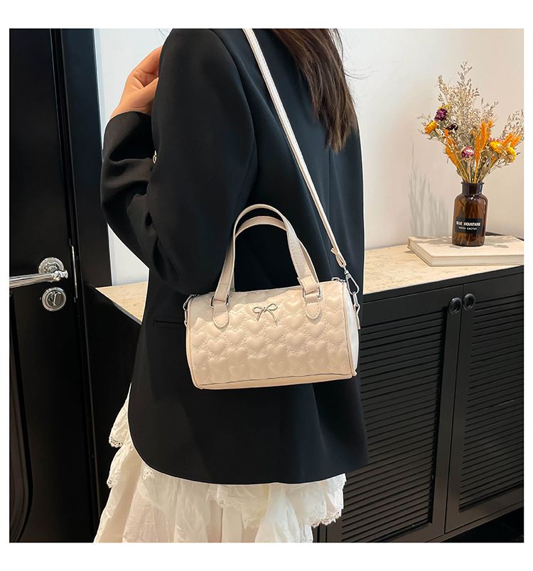 Borsa a tracolla coreana versatile da viaggio per pendolari, nuova borsa alla moda estiva 2025 con ricamo a cuore, piccola_voghion.com