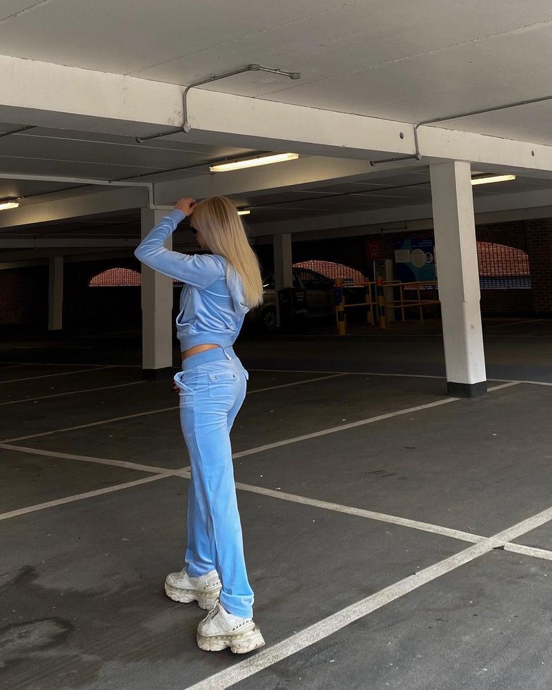 Samt-Trainingsanzug-Set für Damen – Jogginghose aus weichem Polyester und langärmliges Oberteil für Freizeitkleidung, Fitnessstudio, Lounge, Reisen – Schwarz/Hellblau/Pink/Rosa_voghion.com