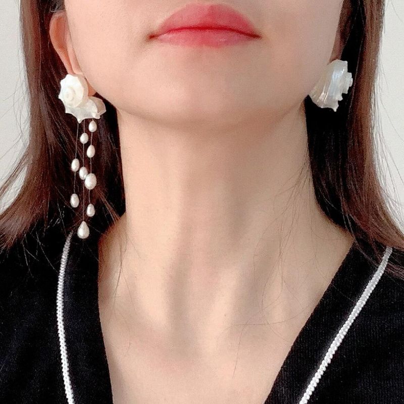 Silver Needle Asymmetric Shell Pearl Tassel Beach Vacation Style Stud Unique Niche Design Earrings For Women_voghion.com