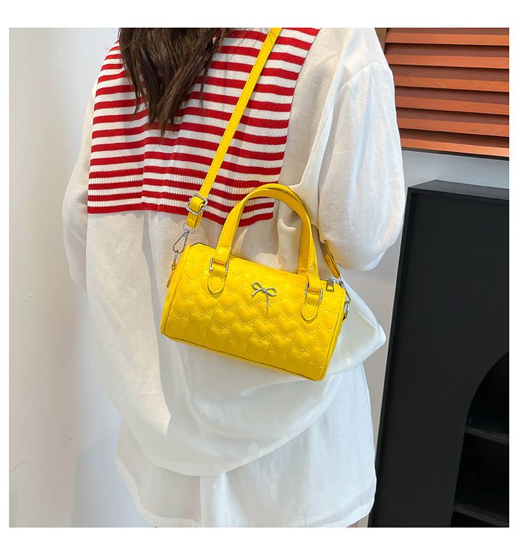 Borsa a tracolla coreana versatile da viaggio per pendolari, nuova borsa alla moda estiva 2025 con ricamo a cuore, piccola_voghion.com