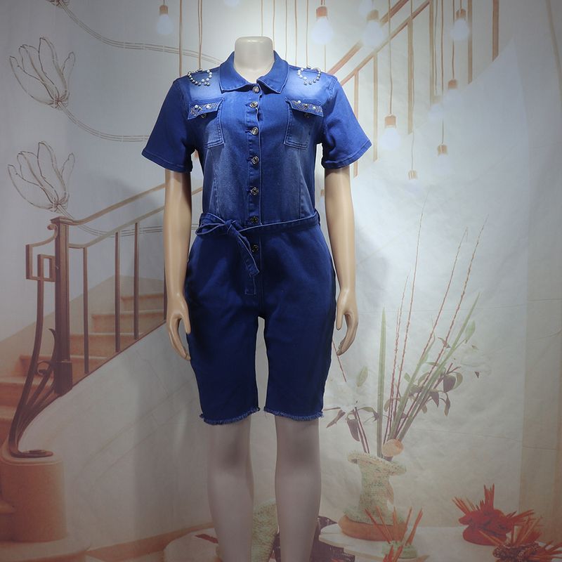 K Damenbekleidung – Overall-Shorts aus Stretch-Denim mit Hotfix-Strasssteinen in Silber und weißen Perlen_voghion.com