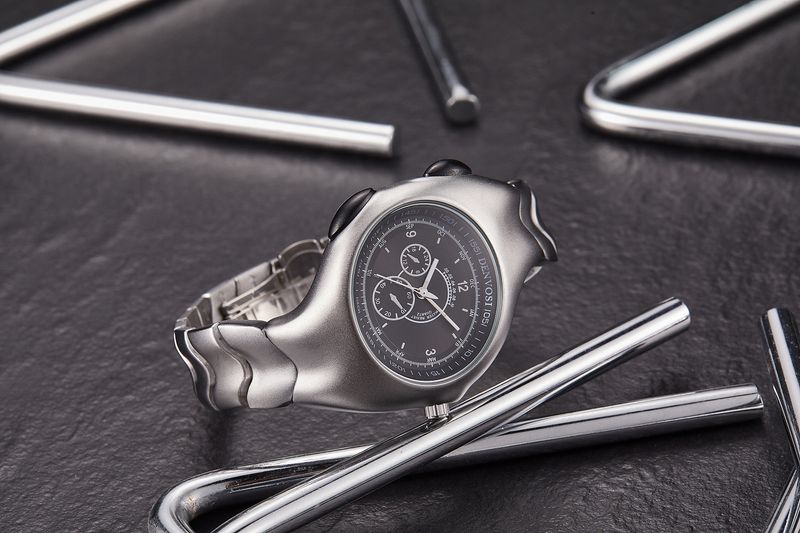 Vintage Y2K-inspirierte verzerrte ovale Uhr – Retro-Modestatement mit Quarzwerk, Mineralglas und 30 m Wasserdichtigkeit, mehrere Farben_voghion.com