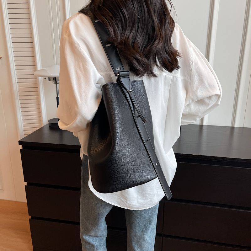 Retro Kleine Einfarbige Leder Schulter Taschen Für Frauen Designer Mode Eimer Taschen Weibliche Handtaschen Unterarm Tasche_voghion.com
