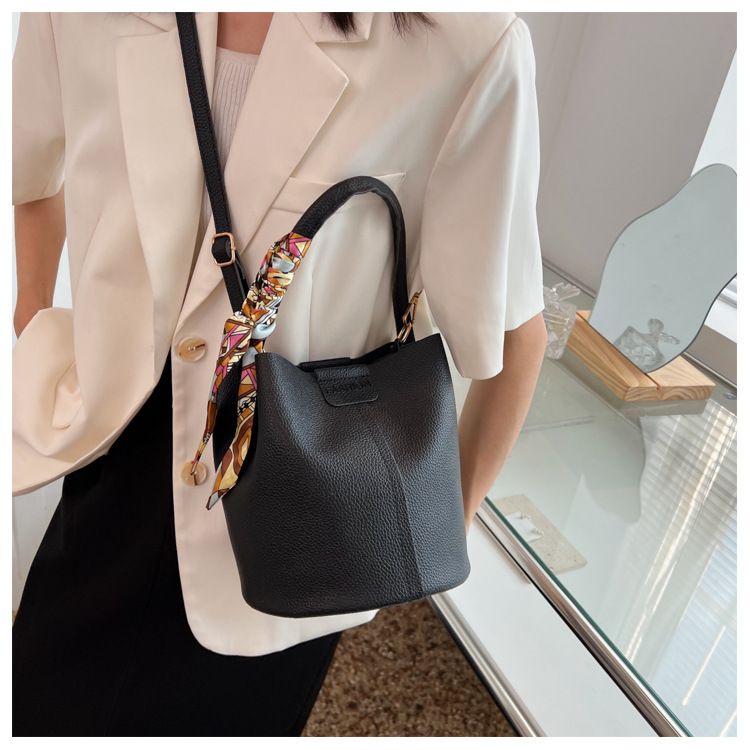 Neue Tasche für Damen, modischer und hochwertiger Seidenschal, einfache handgehaltene Eimertasche, Schultertasche, Umhängetasche_voghion.com
