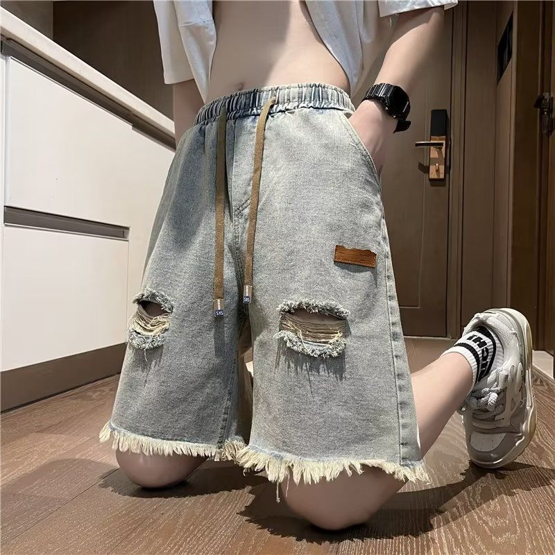 Ausgewaschene Denim-Shorts im Used-Look, trendige Sommer-Freizeithose für Herren im amerikanischen Stil, mit Design-Feeling und gerüschtem Rand_voghion.com