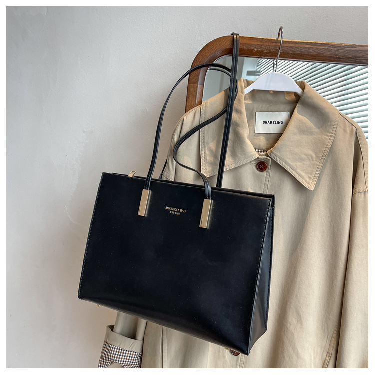 Großvolumige Tasche Damen 2023 Neue High-End-Mode-Nischendesign-Umhängetasche All-Match-Retro-Pendler-Einkaufstasche_voghion.com
