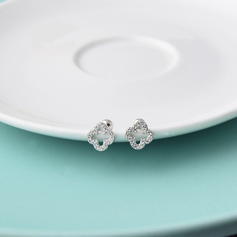 Accessori di personalità in argento S925, moda versatile, temperamento, orecchini a quadrifoglio mini intarsiati cavi, semplici da donna_voghion.com